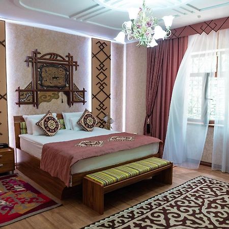 Gоlden Dragon Villa Hotel Bisjkek Buitenkant foto