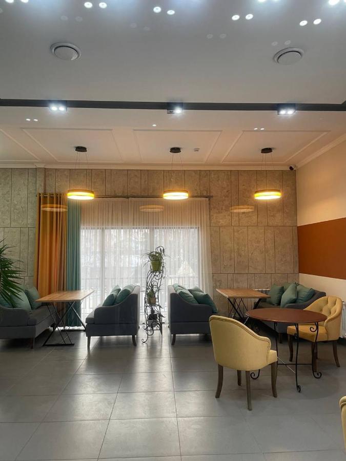 Gоlden Dragon Villa Hotel Bisjkek Buitenkant foto