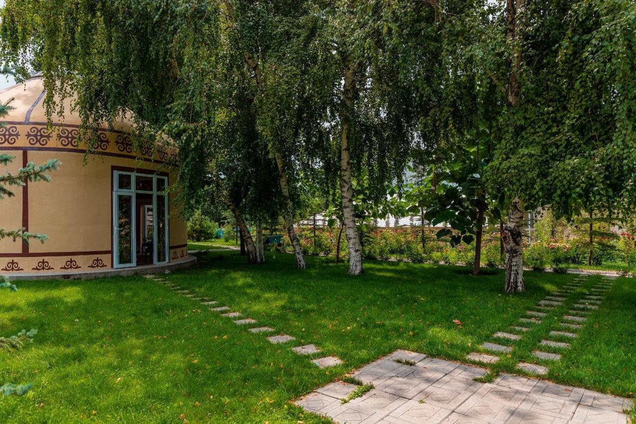 Gоlden Dragon Villa Hotel Bisjkek Buitenkant foto