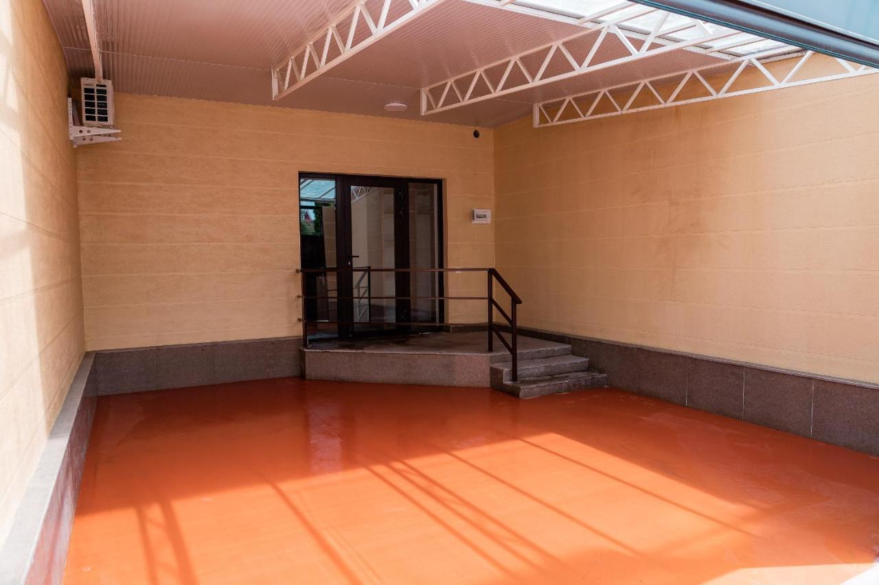 Gоlden Dragon Villa Hotel Bisjkek Buitenkant foto